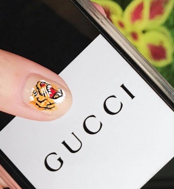 Paznokcie trendy 2017: tygrys jak ze swetra Gucci