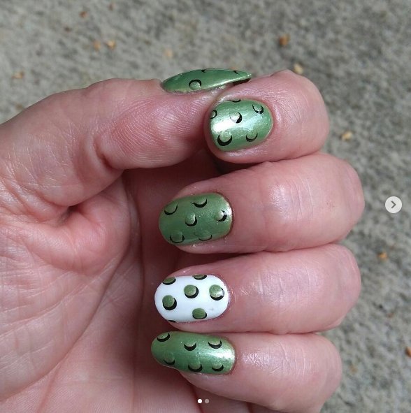 Paznokcie w grochy