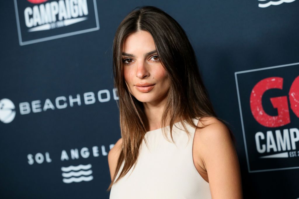 Emily Ratajkowski w modnych butach od polskiej projektantki. Kupicie je teraz za niższą cenę