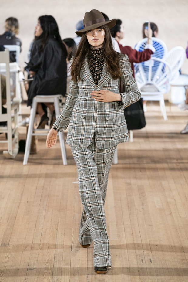 Spodnie damskie: trendy
