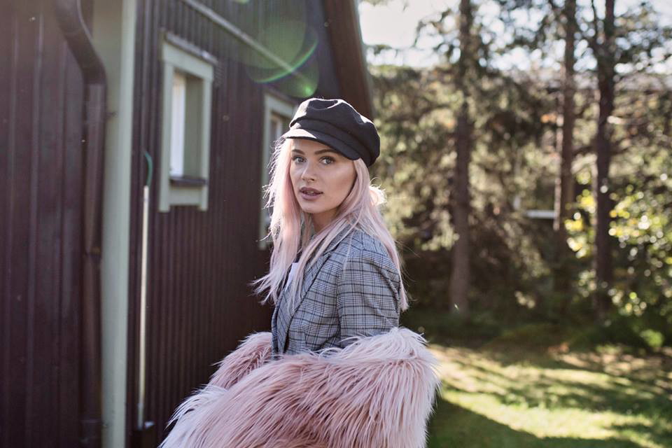 Julia Kuczyńska w sesji Stradivarius AW17