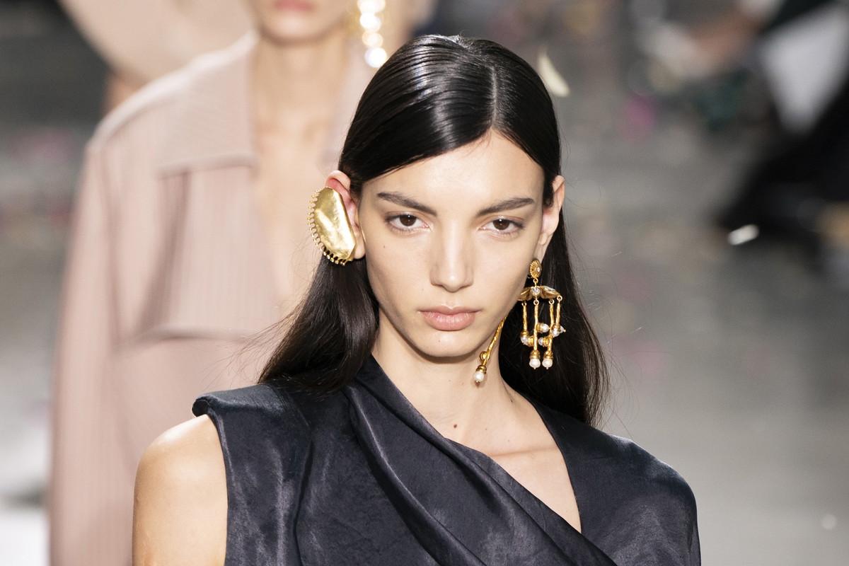 Modna biżuteria 2020: wybiegi haute couture