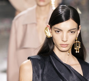 Modna biżuteria 2020: wybiegi haute couture