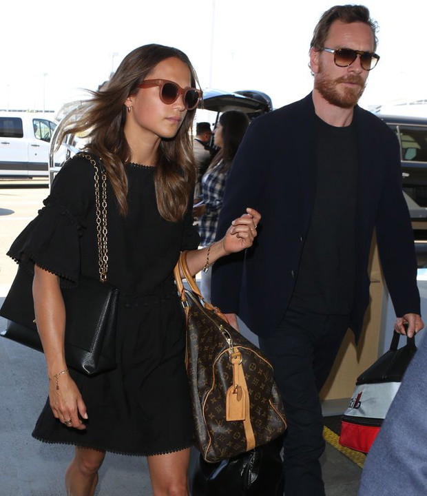 Alicia Vikander i Michael Fassbender na lotnisku w Los Angeles, 25