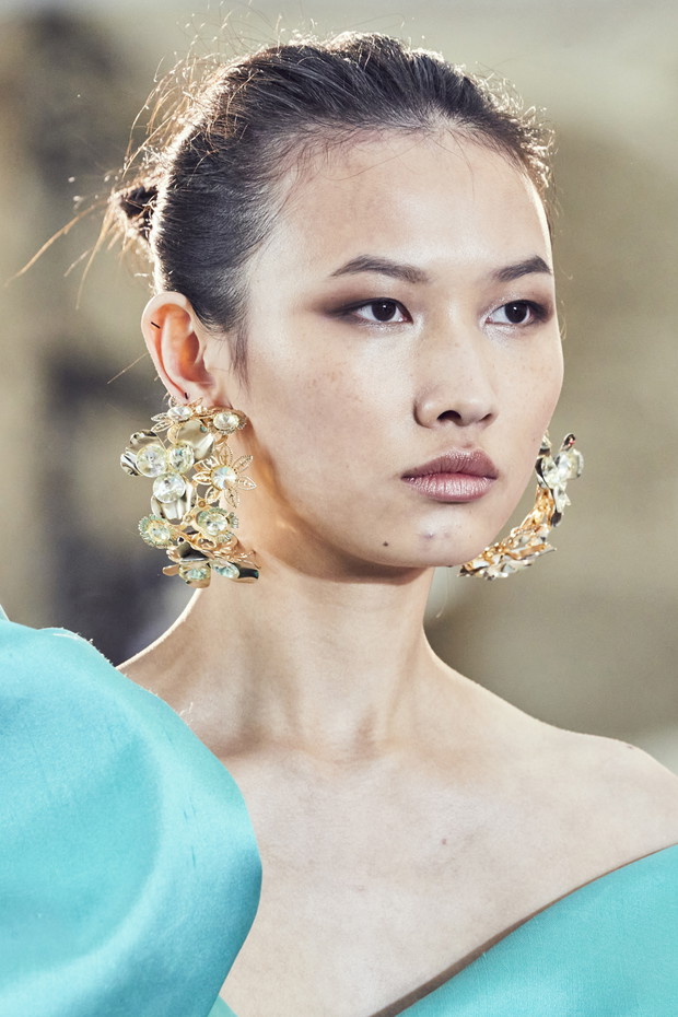 Modna biżuteria 2020: wybiegi haute couture