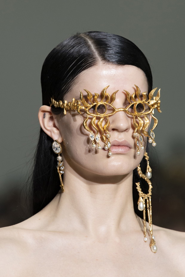 Modna biżuteria 2020: wybiegi haute couture