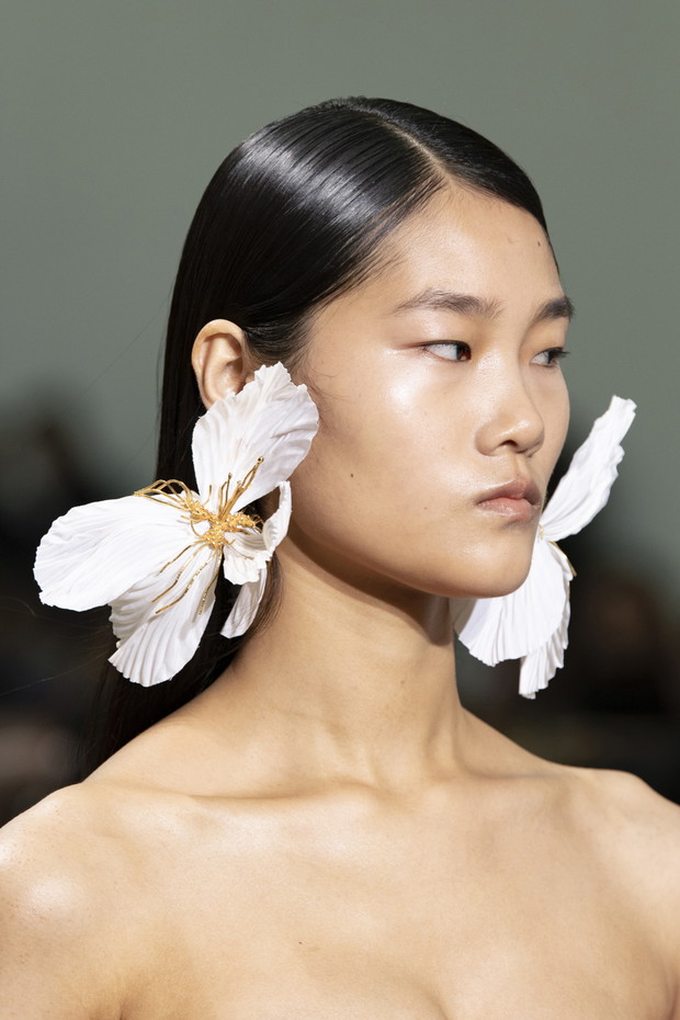 Modna biżuteria 2020: wybiegi haute couture