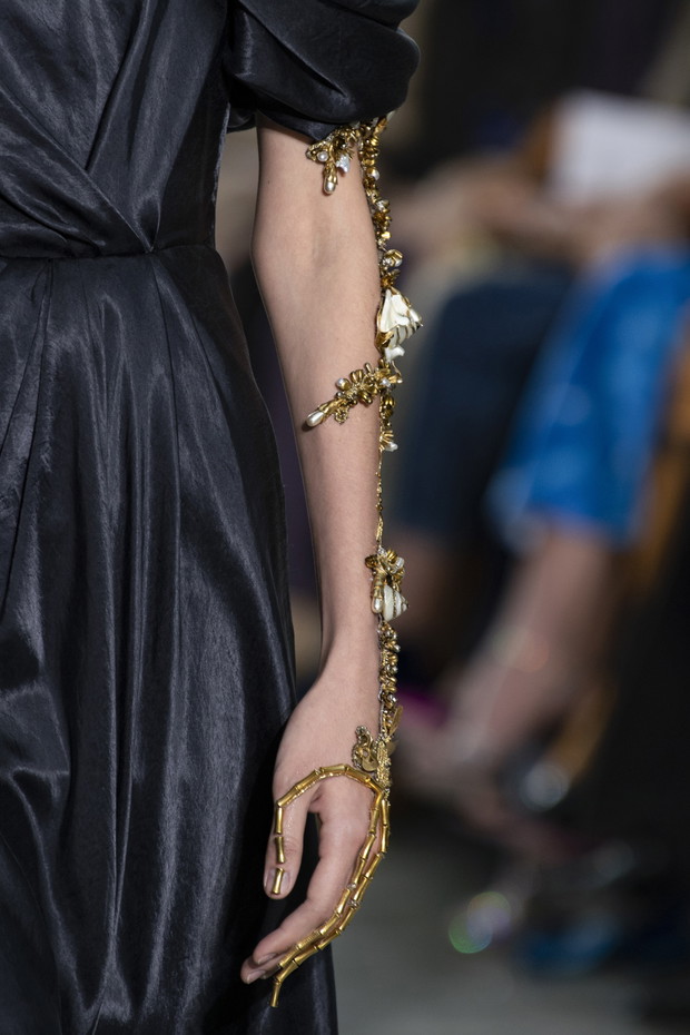 Modna biżuteria 2020: wybiegi haute couture