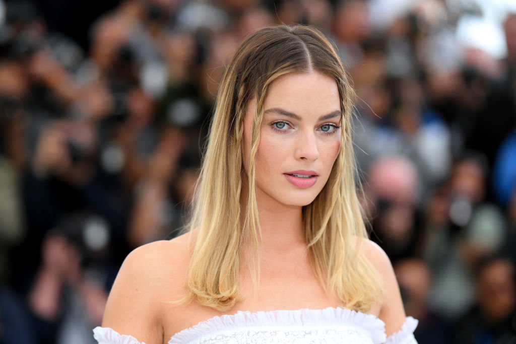 Margot Robbie w płaszczy z Mango