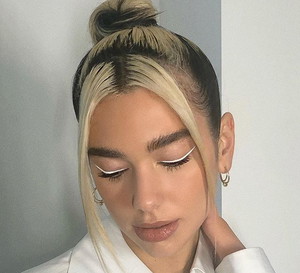 Biały eyeliner - trend na 2020 rok