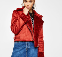 Czerwony kożuch Bershka