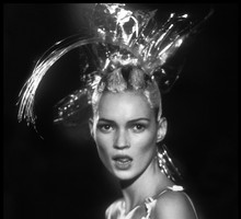 Archiwalne zdjęcia gwiazd na aukcji: Kate Moss