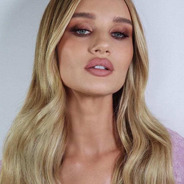 Makijaż na Walentynki 2020 w stylu Rosie Huntington-Whiteley Get the look