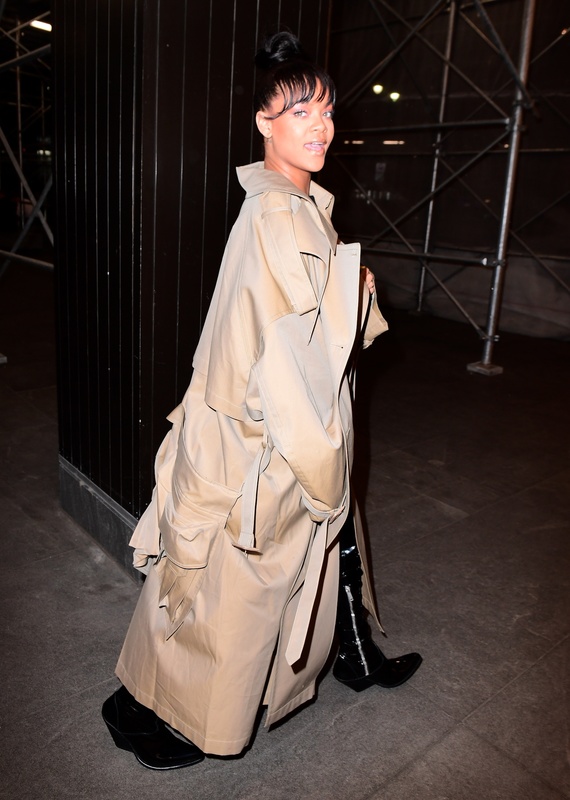 Rihanna w obszernym p?aszczu