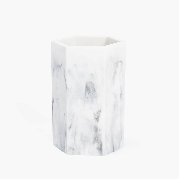 kubeczek-z-marmurowym-rysunkiem-zara-home-49-99-zl-2171108