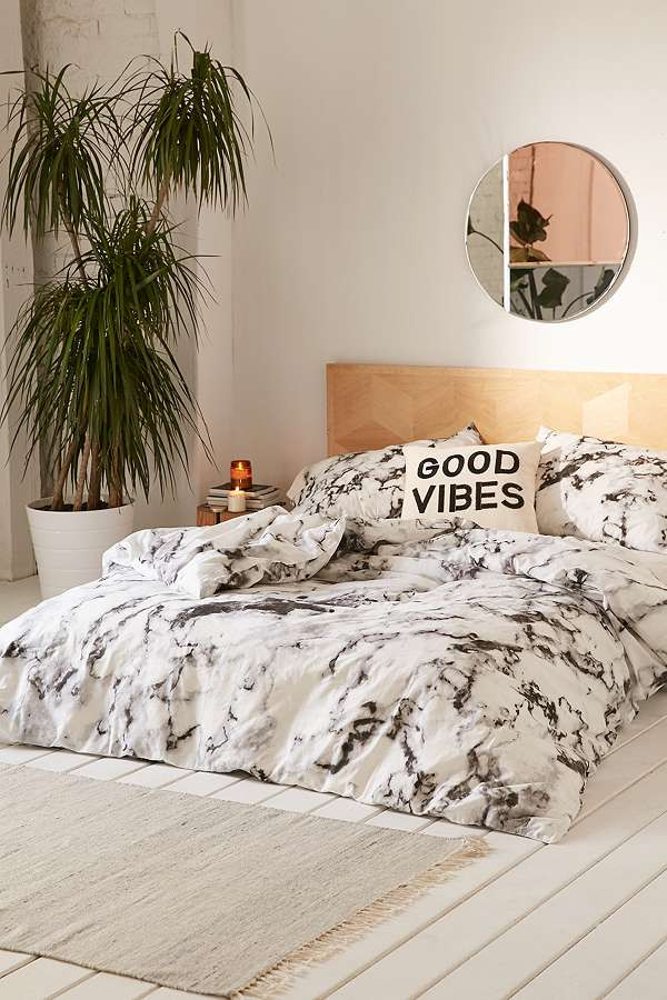 posciel-w-marmurowy-wzor-urban-outfitters-390402e