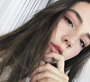 Włada Dziuba nie żyje. 14-letnia modelka zmarła w wyniku przepracowania?
