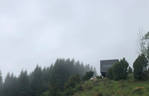 birdbox-w-norwegii-niedaleko-foerde7-5359342