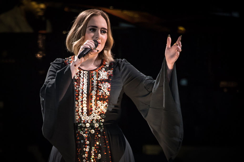 Dieta SIRT, to plan żywieniowy dzięki któremu schudła Adele. Na czym polega? Zasady, jadłospis, efekty diety sirtfood