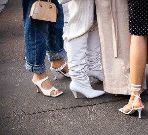 modne buty na wiosnę 2020: street fashion