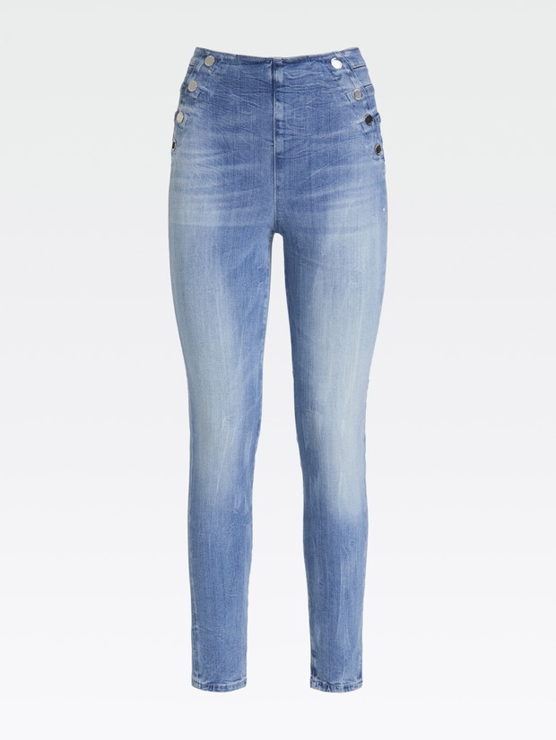 Denim w stylu eko - nowa zrównoważona kolekcja marki GUESS