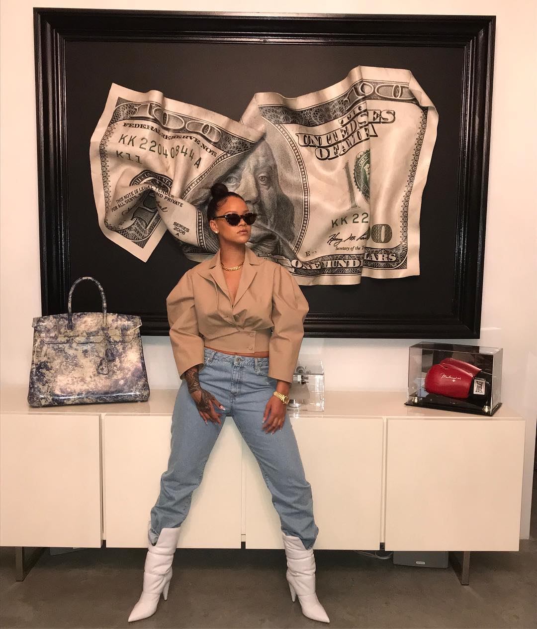 Rihanna w butach Jimmy Choo