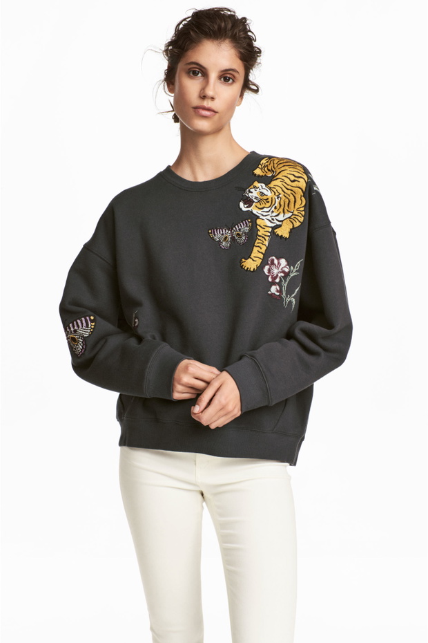 wyprzedaz-w-h-m-do-70-bluza-z-aplikacjami-64-90-pln-zamiast-129-90-pln-229944a