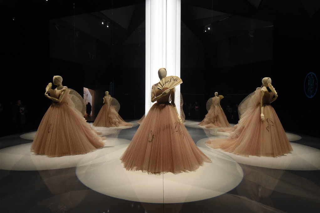 "Christian Dior: Designer of Dreams" - wystawa online