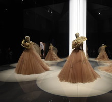 "Christian Dior: Designer of Dreams" - wystawa online