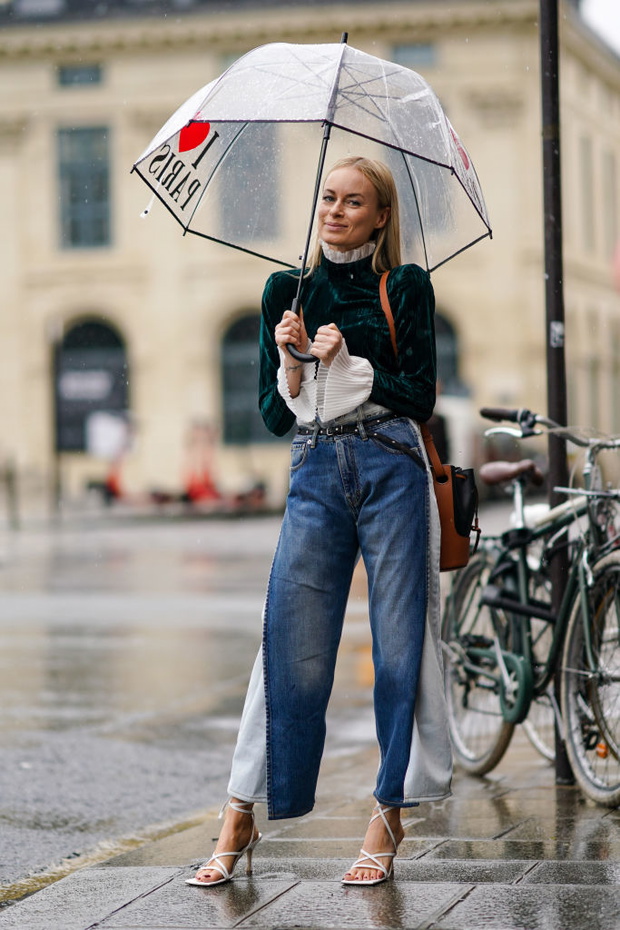 Street Style - Paris Fashion Week - Womenswear Fall/Winter 2020/2021 : Day Seven