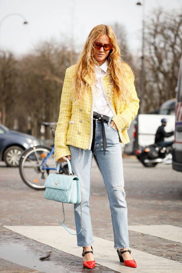 Street Style - Paris Fashion Week - Womenswear Fall/Winter 2020/2021 : Day Nine