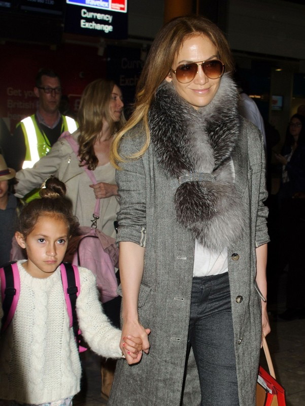 Jennifer Lopez z dzie?mi w t?umie fotografÛw