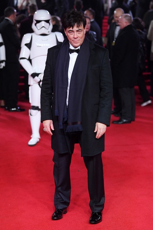 Benicio del Toro na premierze filmu Gwiezdne wojny: Ostatni Jedi w Londynie, 12