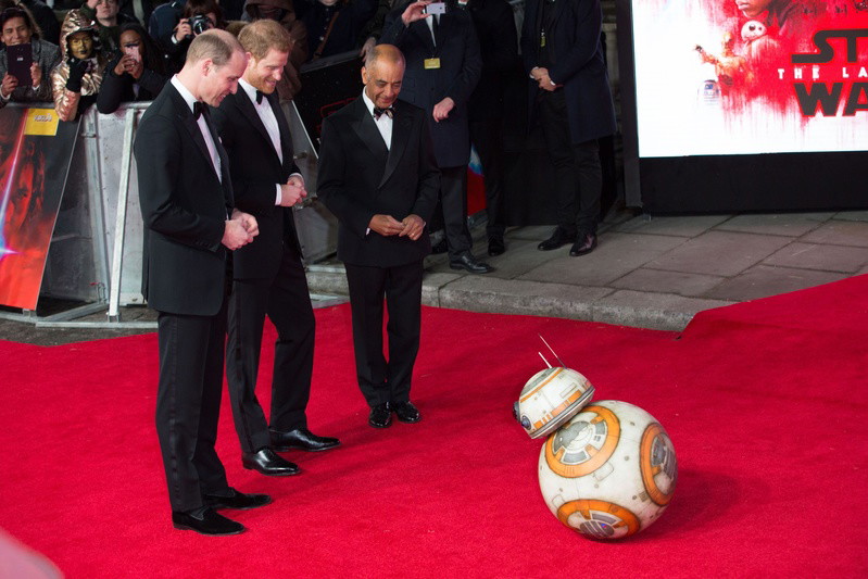 Książę William i książę Harry na premierze filmu Gwiezdne wojny: Ostatni Jedi w Londynie, 12