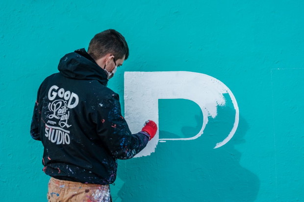Murale z pozytywnym przekazem od Good Looking Studio