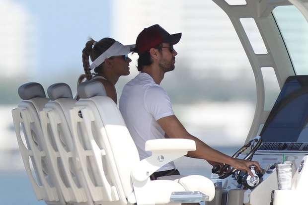 Enrique Iglesias i Anna Kournikova na jachcie