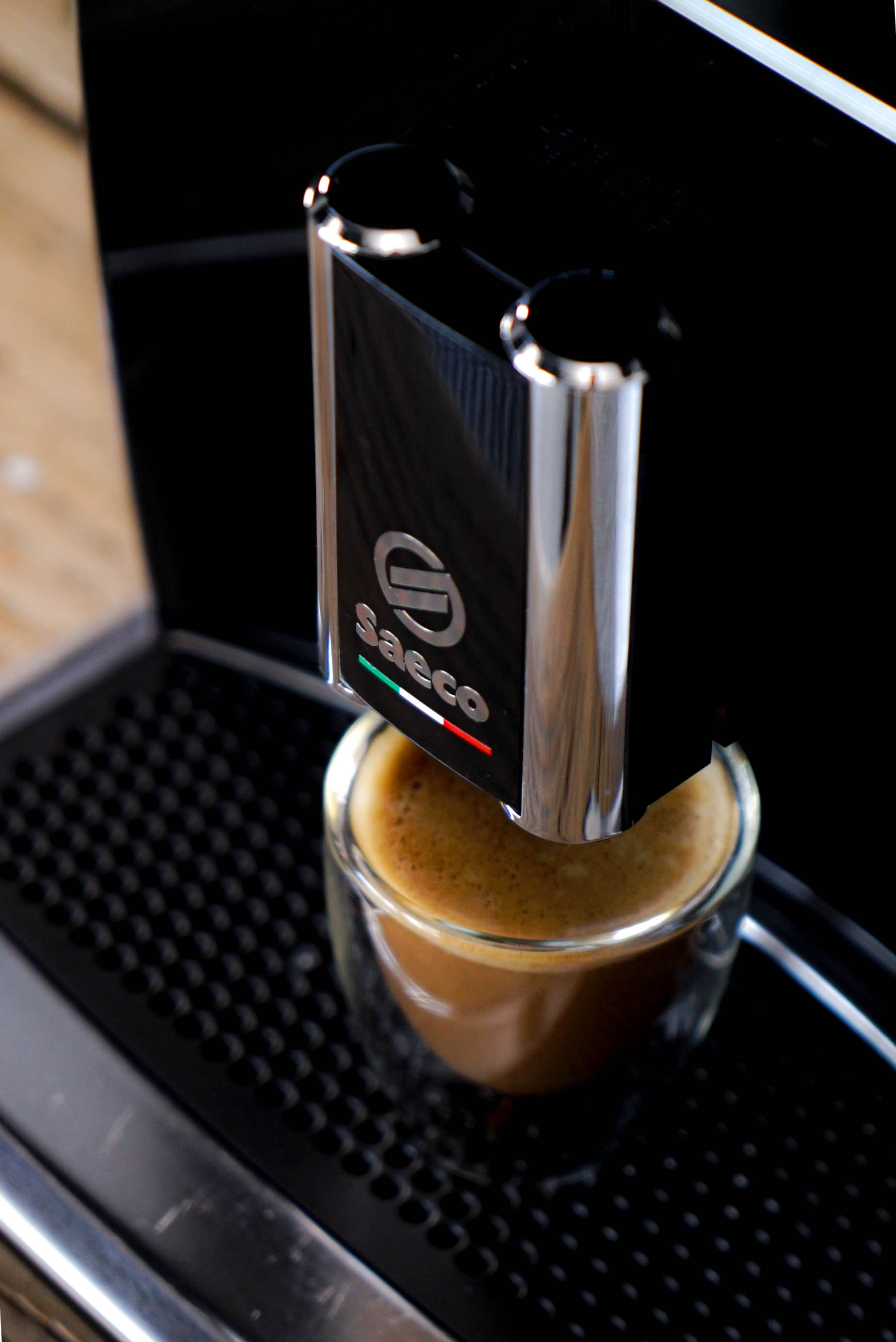 Breadcrumbs cappuccino, tonic espresso czy owsiane flat white? Zaskakujące przepisy na kawę, które przyrządzisz w domu