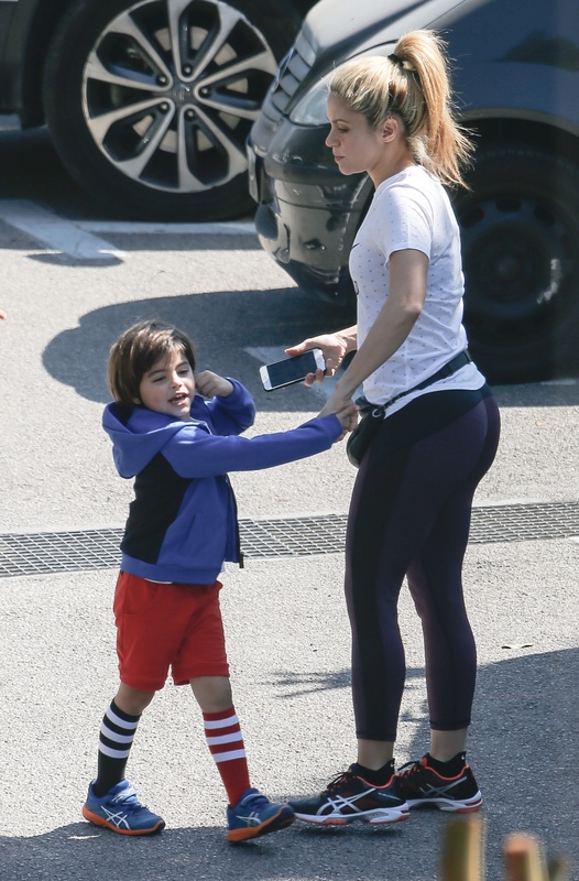 Shakira z synem na lekcji tenisa