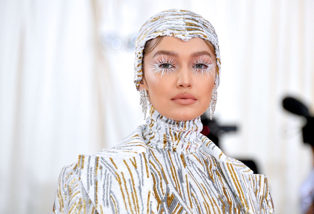 Najpiękniejsze fryzury i makijaże z Met Gala. Gigi Hadid, Rihanna i Irina Shayk