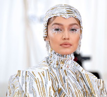Najpiękniejsze fryzury i makijaże z Met Gala. Gigi Hadid, Rihanna i Irina Shayk