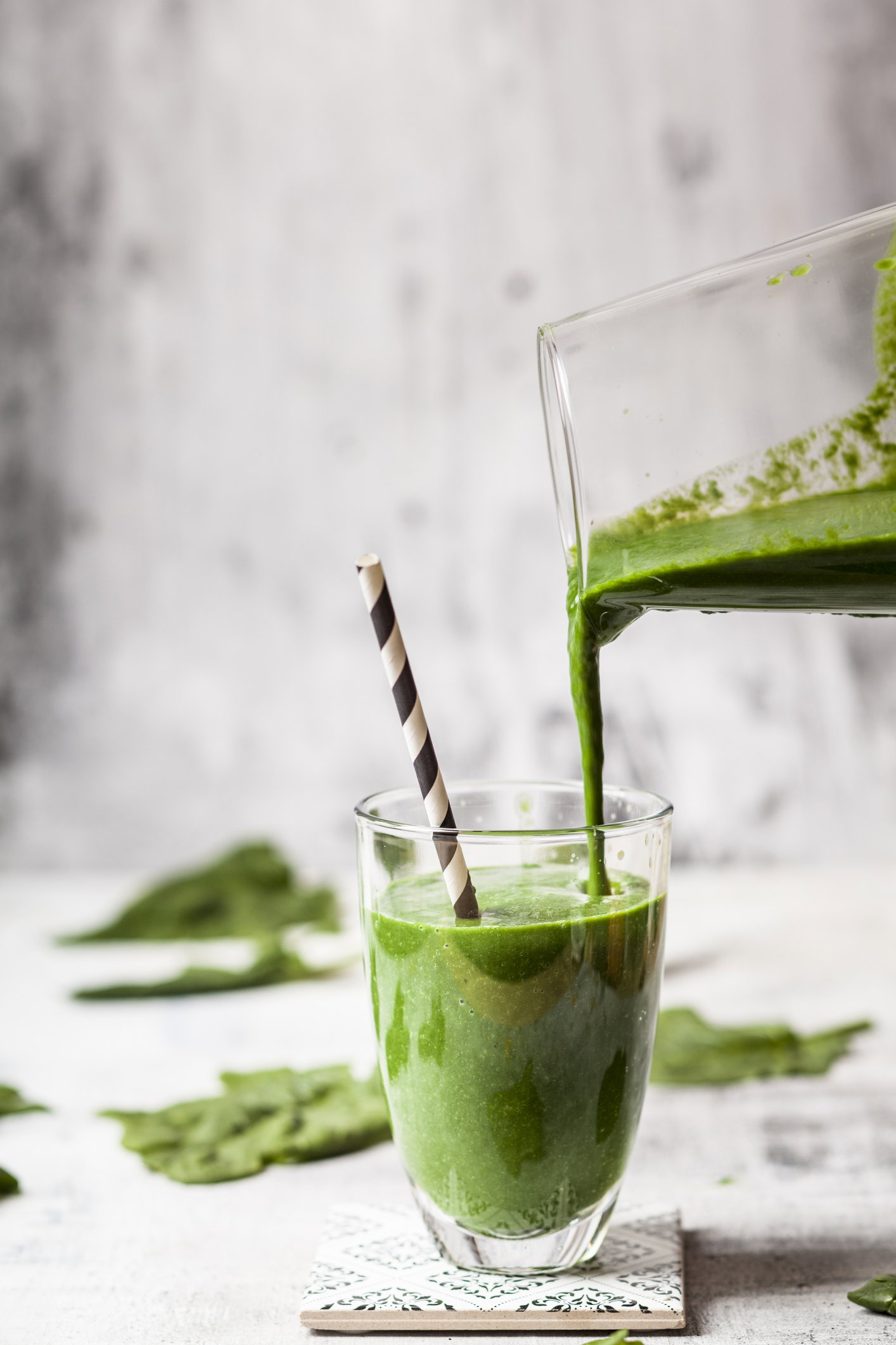 Zielone smoothie. Koktajle odchudzające, oczyszczające i napoje dające energię na cały dzień [PRZEPISY]