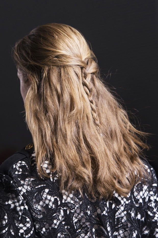 Modny kolor włosów: naturalny blond