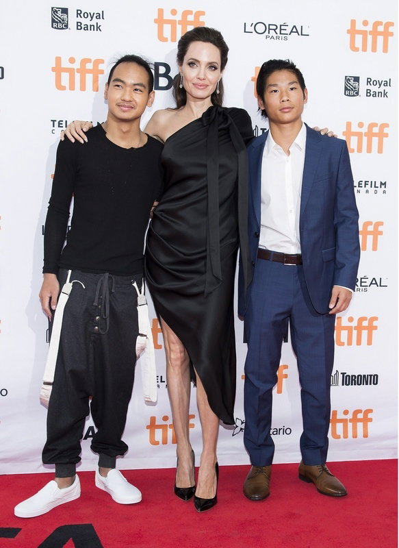 Maddox Jolie-Pitt, Angelina Jolie i Pax Jolie-Pitt, 2017 rok