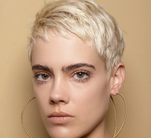 Platynowy blond - krótkie fryzury