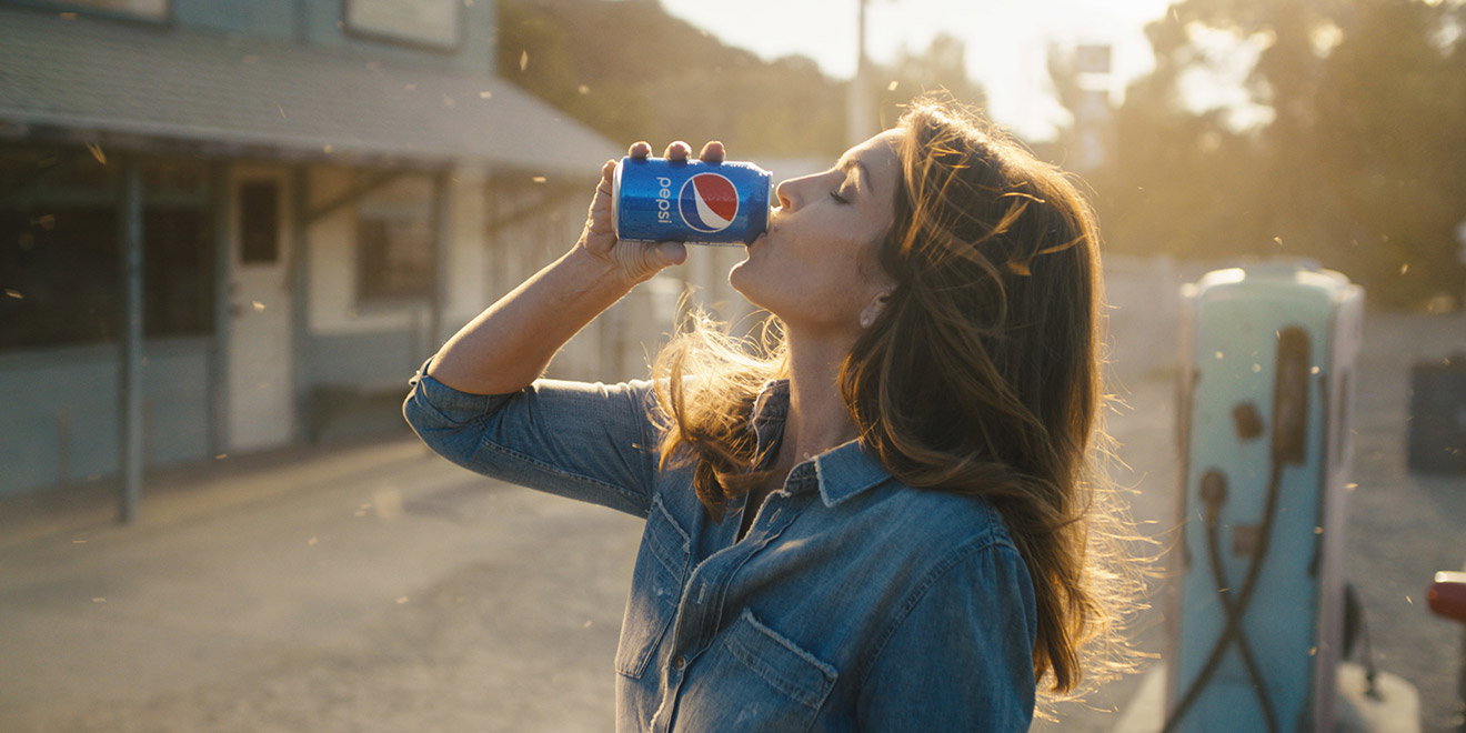 Cindy Crawford w reklamie Pepsi! Modelka po 26 latach wystąpi w nowym spocie