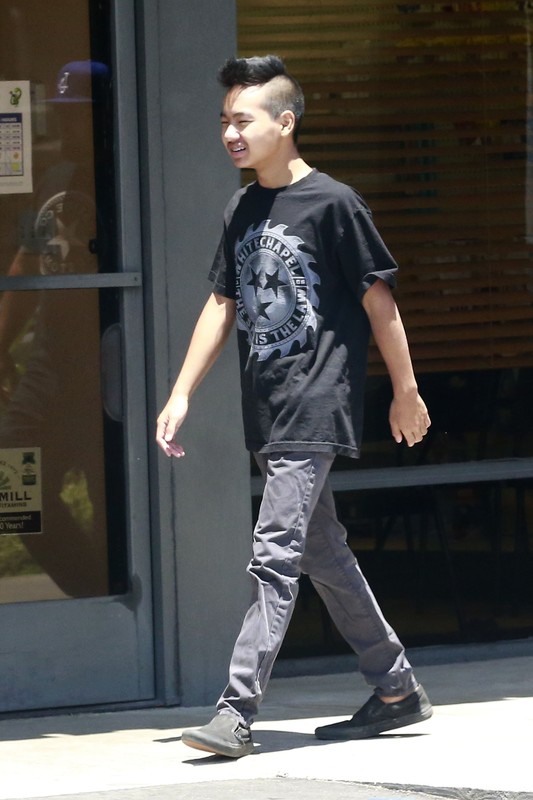 Maddox Chivan Jolie-Pitt i Pax Thien Jolie-Pitt na sushi