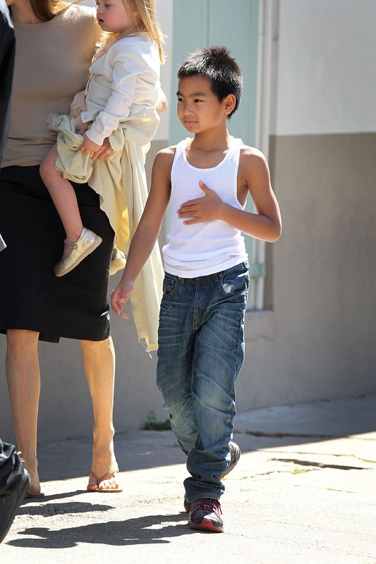 Brad Pitt i Angelina Jolie z dzie?mi