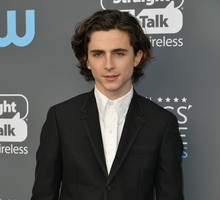 Timothée Chalamet oddaje gażę z filmu Woody'ego Allena na organizację LGBT