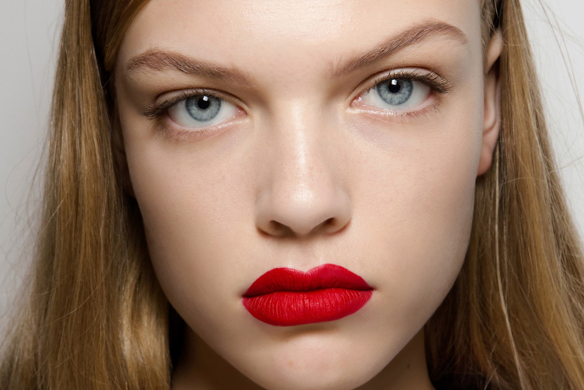 Walentynkowy make up: czerwone usta