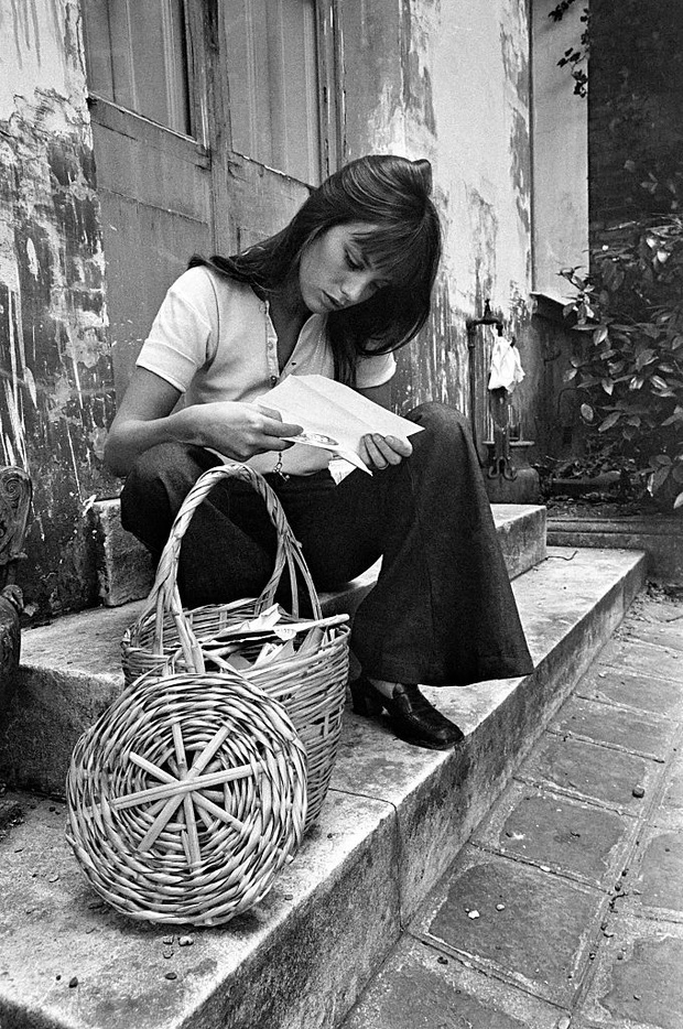 Actress: Jane Birkin shopping in Paris.